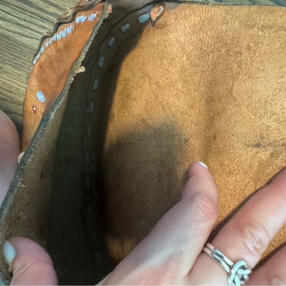 Vintage 60s/70s tooled leather painted floral boho bag - Picture 6 of 7